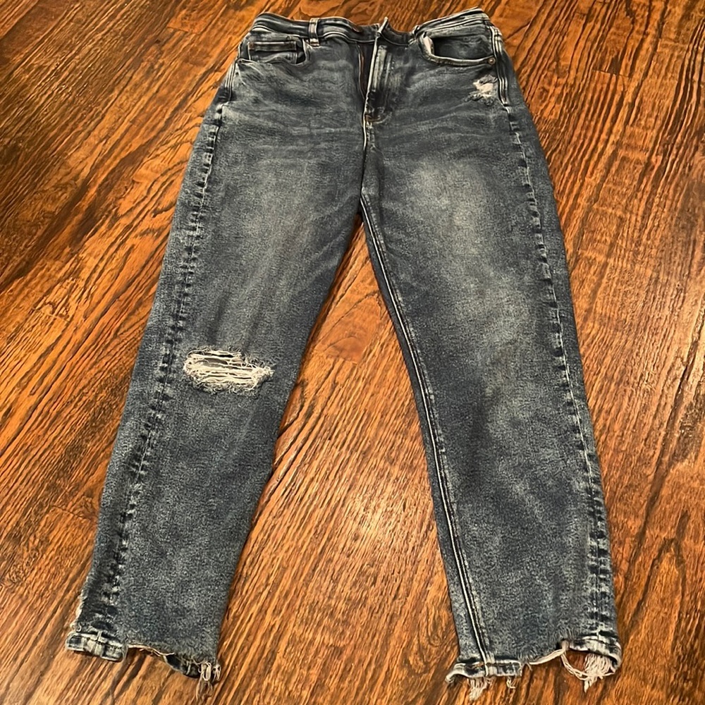 American Eagle stretch. Highest rise mom jeans